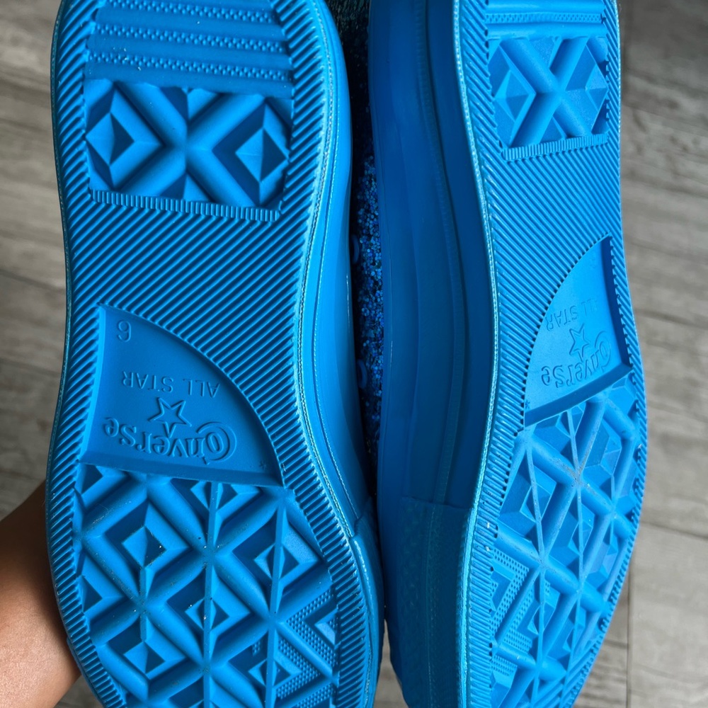 Sneakers,blue converse,size 9 ,with tag